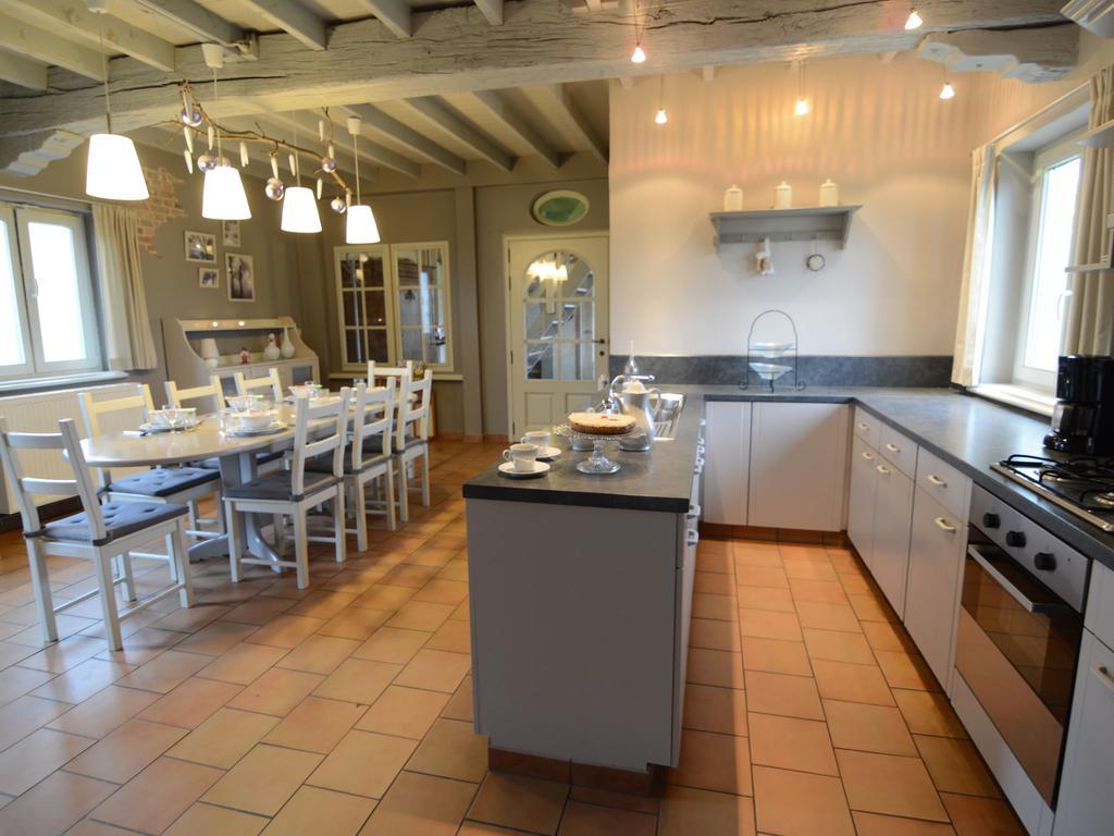 Charming Holiday Home In Zele Near The Forest 外观 照片